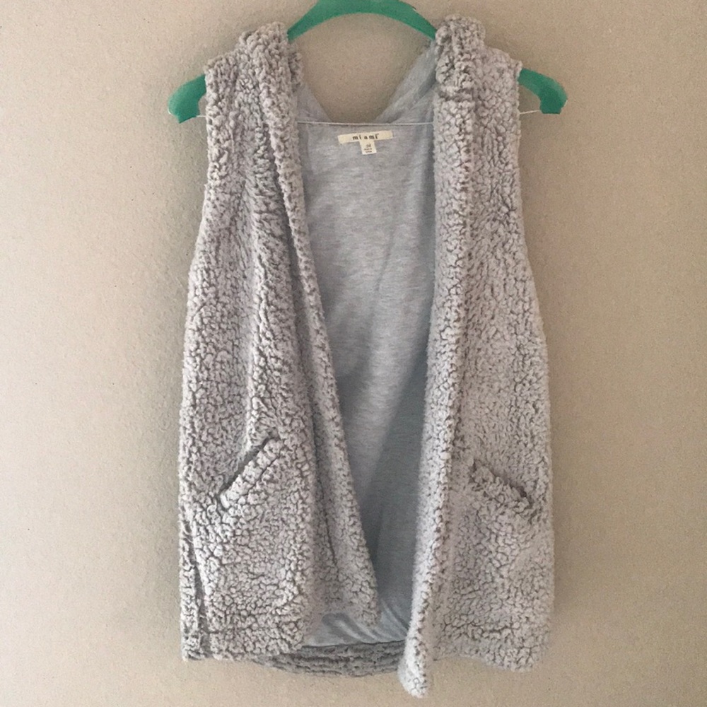 Vest - Picture 1 of 6